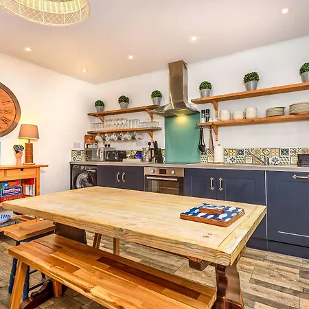 Finest Retreats - Mumbles * Whitby
