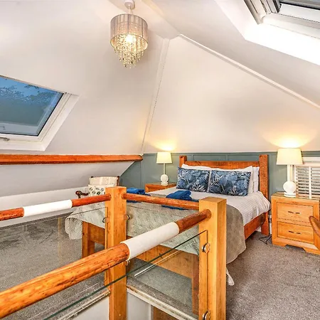 Finest Retreats - Mumbles * Whitby