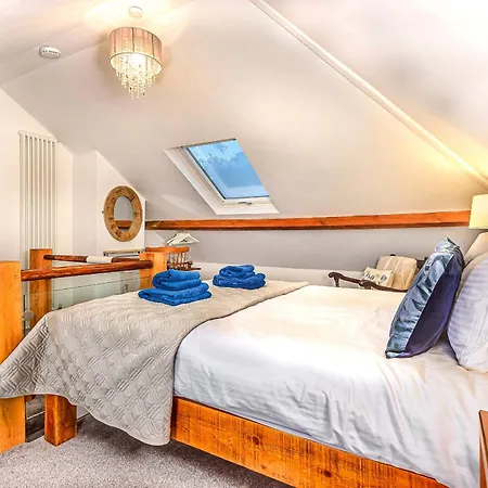 Finest Retreats - Mumbles *