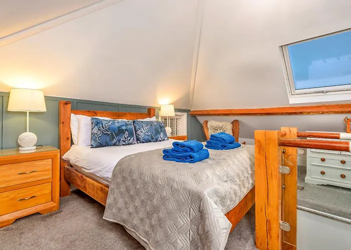 Finest Retreats - Mumbles Whitby