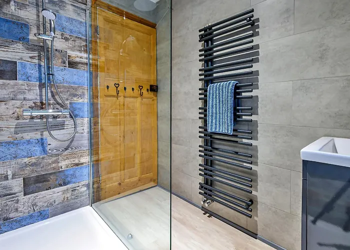 Finest Retreats - Mumbles * Whitby